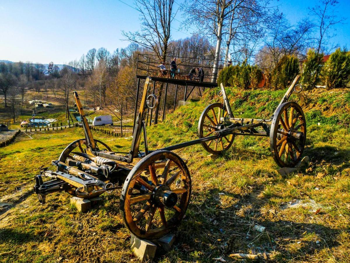 Pensiunea La Buruiana Curtea De Arges Luaran gambar